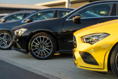 Gelber Mercedes-Benz für Autoankauf Bochum Gelber Mercedes-Benz für Autoankauf Bochum